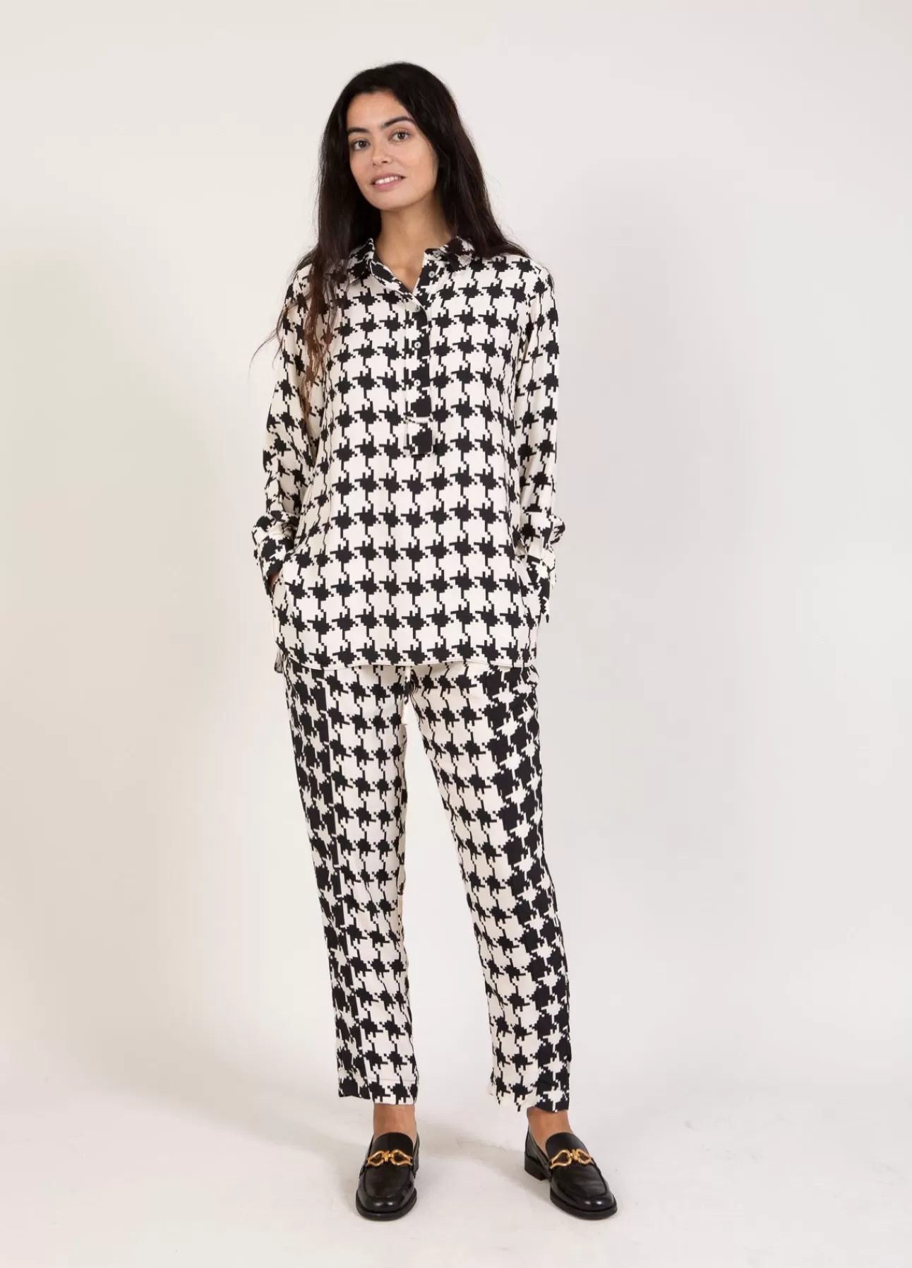 Kvinnor Coster Copenhagen BYXA I HOUNDSTOOTH-TRYCK